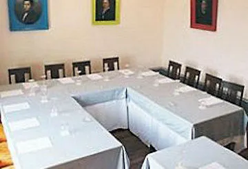 Orangerie Du Chateau Hotel 3*
